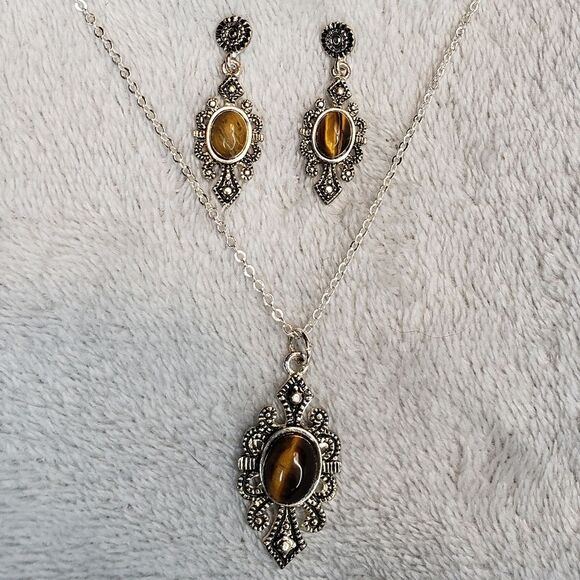 Tiger Eye earrings and necklace in Silver setting - Picture 6 of 6